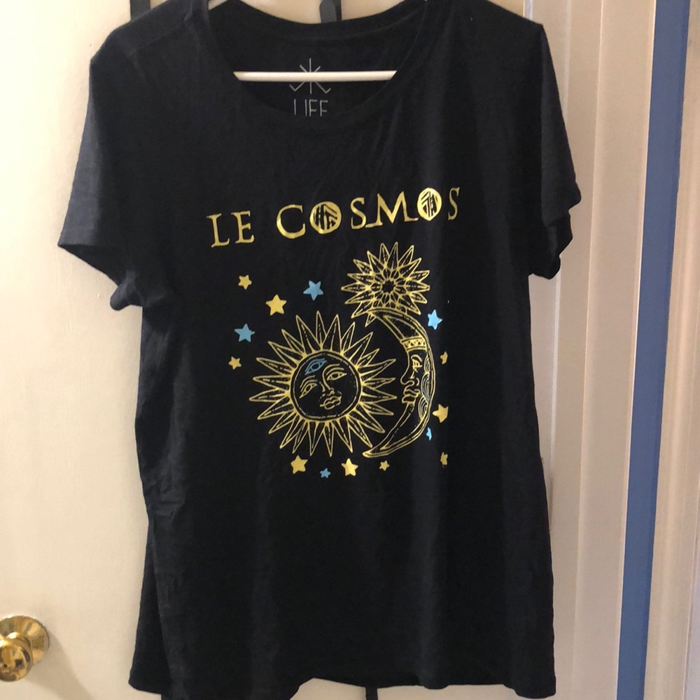 Black graphic t